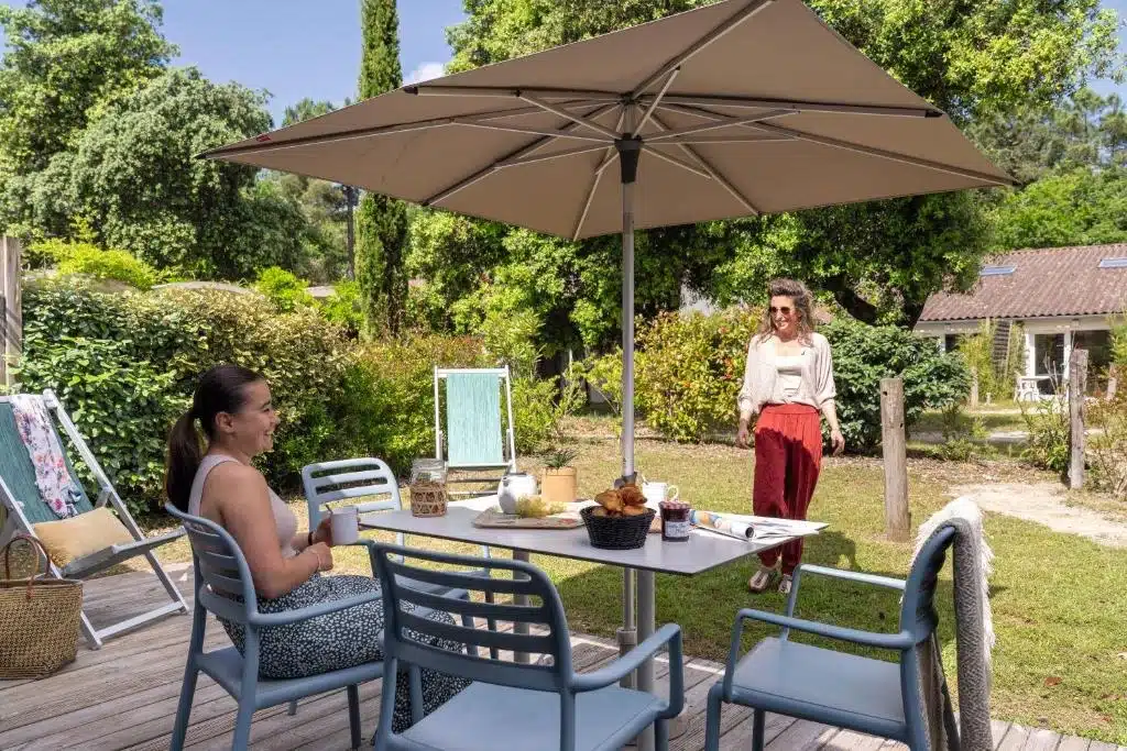Terrasse du bungallow pour séjour adapté la palmyre