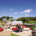 Détente au bord de la mer