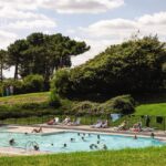 Détente au bord de la mer